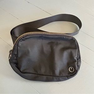 Lululemon Everywhere Belt Bag